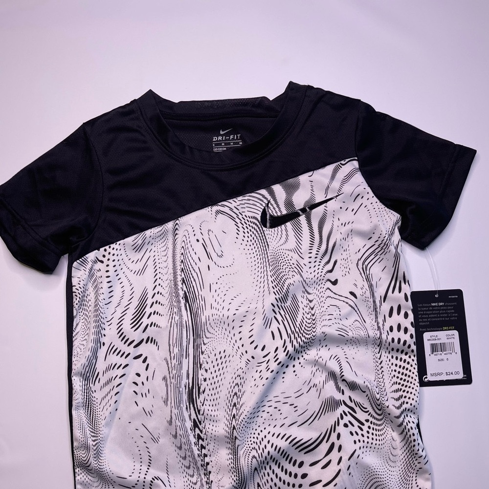 Nike Size 6 NWT